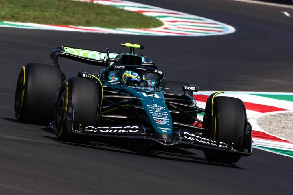 Fernando Alonso ha concluso il Gran Premio d'Italia fuori dai punti, un risultato che aveva già previsto prima della gara. Il pilota spagnolo ha descritto il weekend a Monza come “completamente anonimo”, con l’Aston Martin che ancora una volta non è riuscita a ottenere punti.
