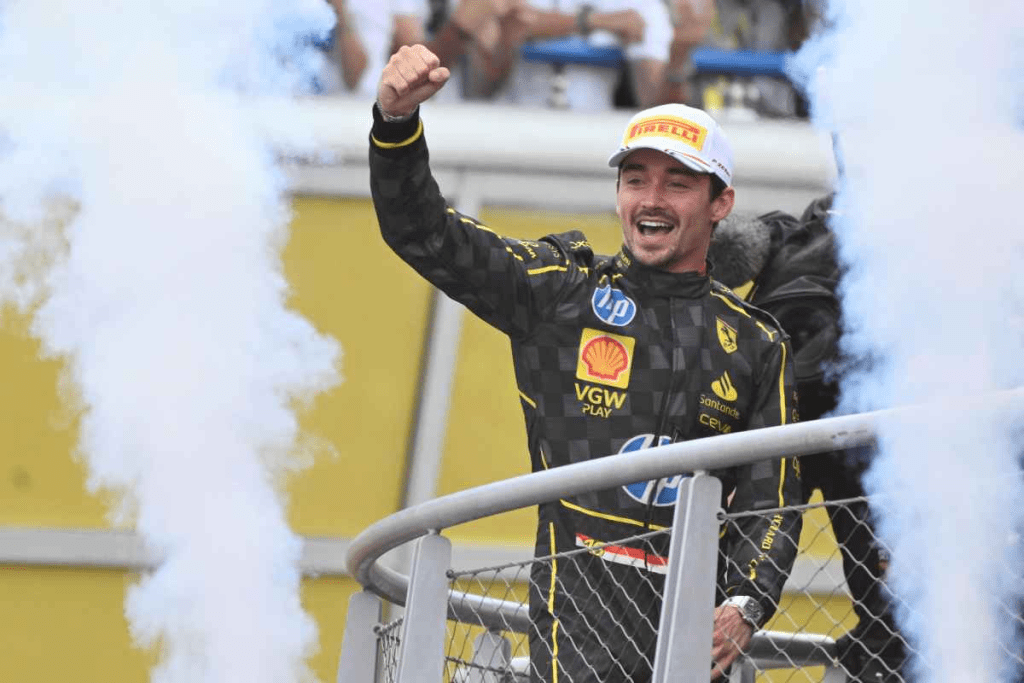 Monza, un luogo dove la razionalità perde valore, dove i sogni possono diventare realtà, dove centinaia di migliaia di tifosi si fondono con una Scuderia, con il circuito che li circonda per dar vita alle emozioni.