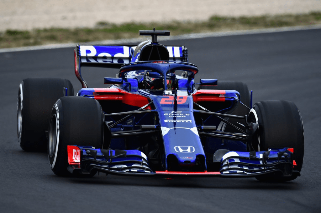 Red Bull ha sfiorato la possibilità di passare ai motori Mercedes prima di scegliere Honda come fornitore. Helmut Marko, consulente del team, ha recentemente rivelato che, dopo aver deciso di interrompere la collaborazione con Renault, il team austriaco era molto vicino a firmare un accordo con Mercedes, prima che l’operazione venisse bloccata.