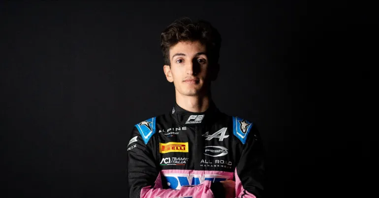 PREMA Racing ha annunciato con entusiasmo che il giovane pilota italiano Gabriele Minì farà il suo debutto nel campionato FIA Formula 2 in occasione del Gran Premio di Baku. Il 19enne, che ha recentemente concluso al secondo posto il campionato FIA Formula 3, prenderà il posto di Ollie Bearman, prossimo a un esordio in Formula 1.