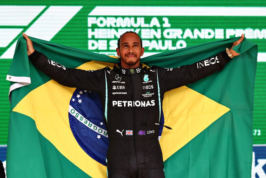 Lewis Hamilton sul podio in Brasile nel 2021