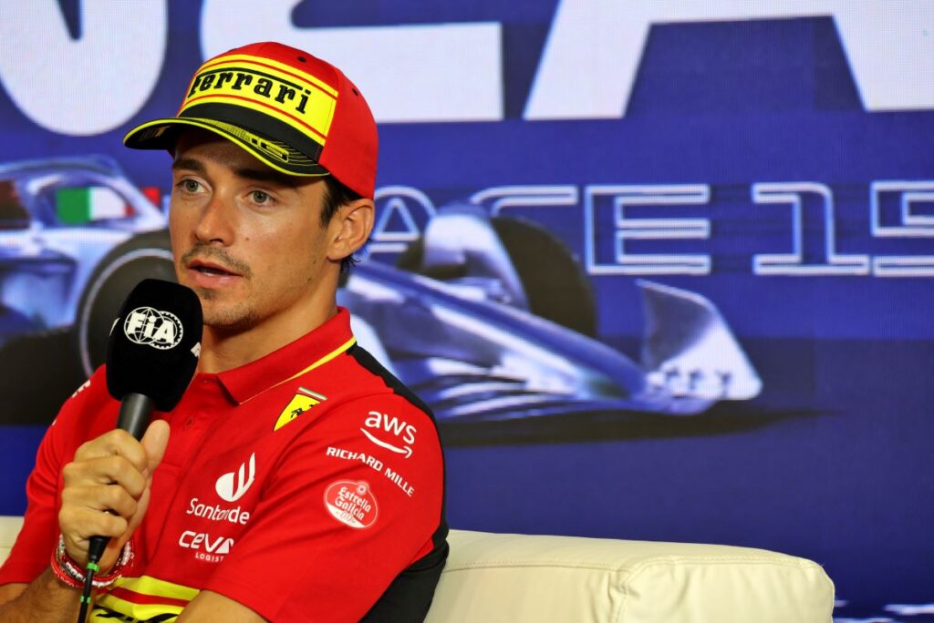 Le parole di Leclerc ai media sullo "swear gate": Charles si schiera con Max e consiglia la FIA per i futuri team radio.