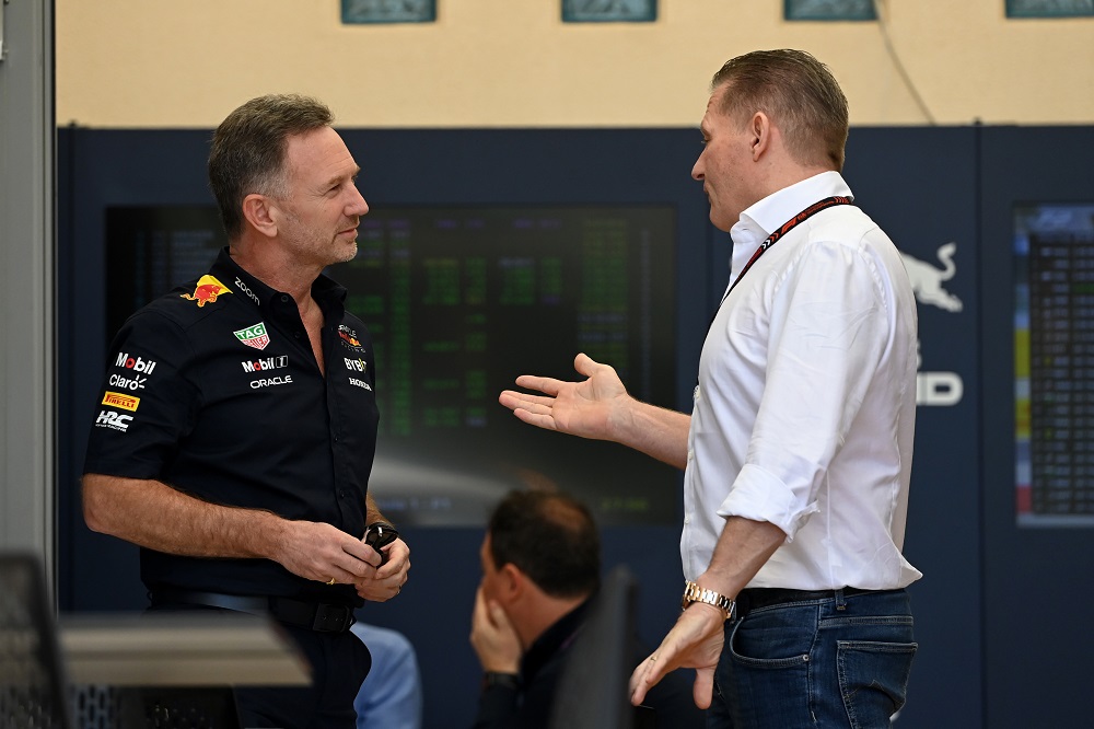 Martin Brundle, ex pilota e oggi opinionista Sky Sports, ha rivelato di conoscere alcuni retroscena dietro alla decisione da parte di Red Bull di allontanare Christian Horner.