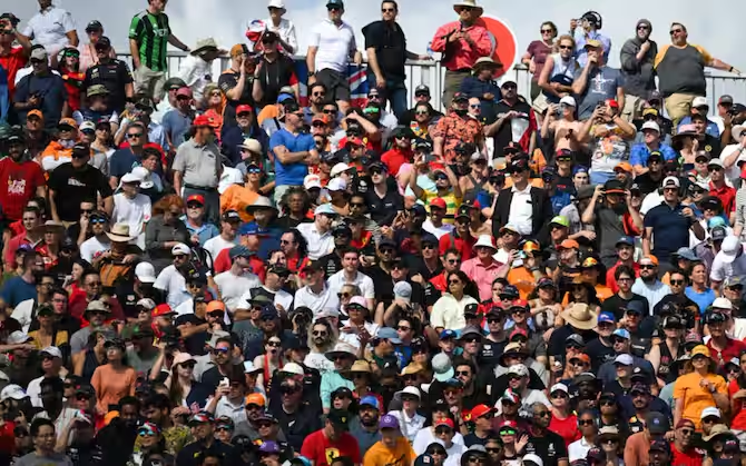 Il promotore del Gran Premio degli Stati Uniti è stato multato per 500.000 euro (416.000 sterline) a seguito di un'invasione da parte dei tifosi in pista durante il giro di raffreddamento della gara. Tuttavia, il 70% della sanzione, pari a 350.000 euro, è stato sospeso fino alla fine del 2026.