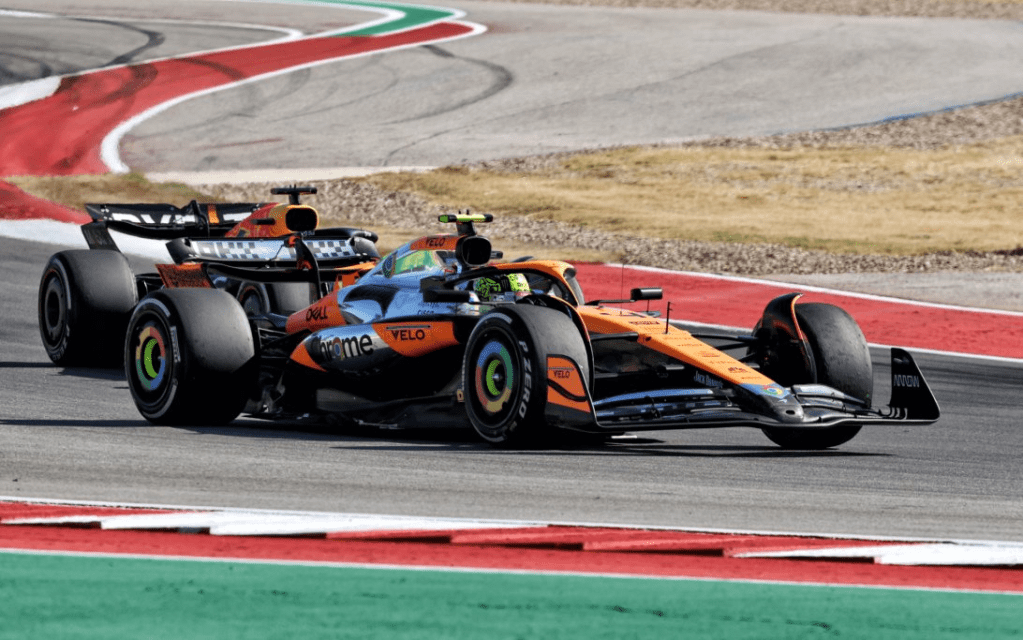 La McLaren ha ufficialmente richiesto alla FIA di rivedere la decisione dei commissari di gara riguardante la penalità inflitta a Lando Norris durante il Gran Premio degli Stati Uniti.