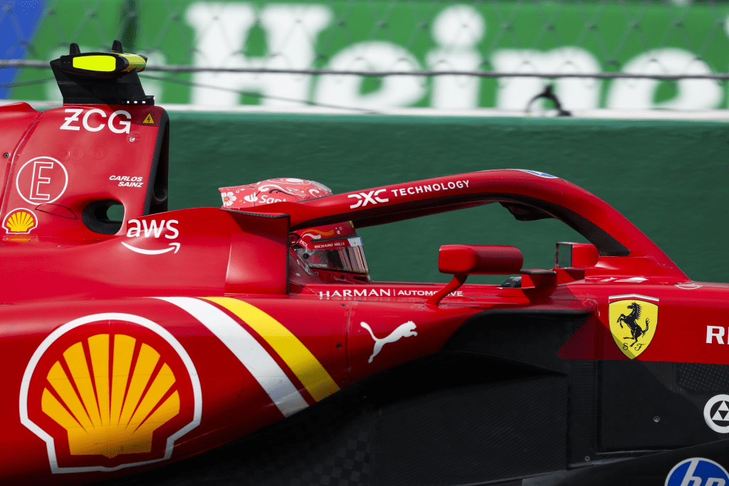 Griglia di partenza del GP del Messico: Carlos Sainz precede Max Verstappen. Seconda fila per Lando Norris e Charles Leclerc...