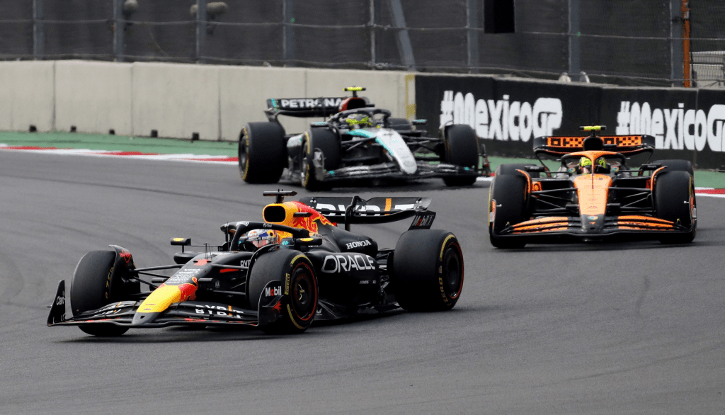 Max Verstappen si dice pessimista sul mondiale costruttori, spiegando di essere molto lontani da McLaren e Ferrari. E sulla penalità...