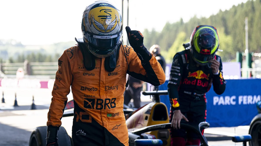 Fernando Alonso, due volte campione del mondo di Formula 1, mette in guardia il giovane talento brasiliano Gabriel Bortoleto: niente scorciatoie verso la F1. Alonso, che ha preso il brasiliano sotto la sua ala protettrice, insiste sul fatto che il diciannovenne deve arrivare in F1 "al momento giusto", senza affrettare i tempi.