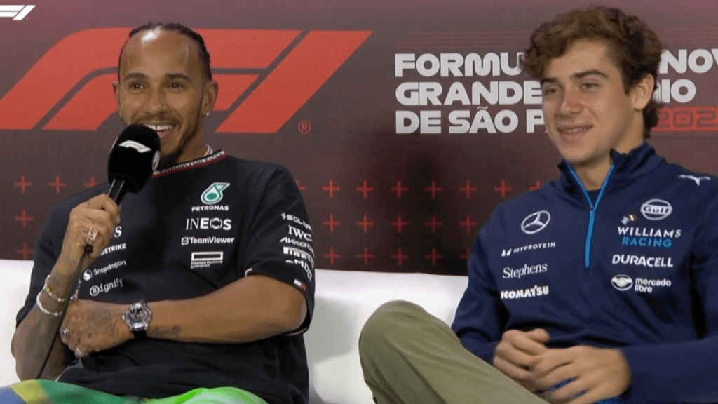 Dopo due anni senza una vera lotta al titolo, Lewis Hamilton, sette volte campione del mondo, ha dichiarato di trovare “davvero emozionante” vedere i due giovani piloti contendersi la vittoria.