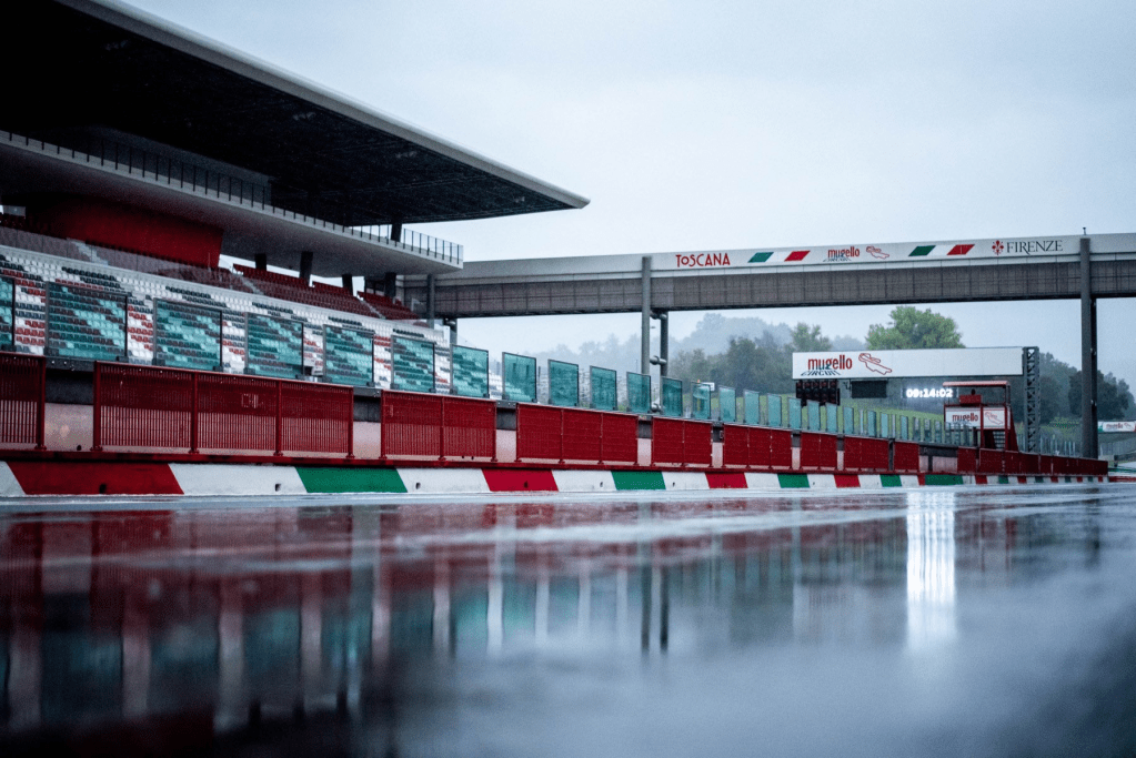 A Mugello si stanno svolgendo dei test cruciali per lo sviluppo dei nuovi pneumatici che Pirelli intende introdurre in Formula 1 per le stagioni 2025 e 2026.