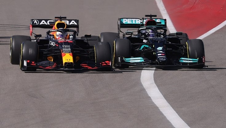 Negli ultimi anni, il Gran Premio degli Stati Uniti ad Austin è diventato uno dei palcoscenici principali della rivalità tra Lewis Hamilton e Max Verstappen.