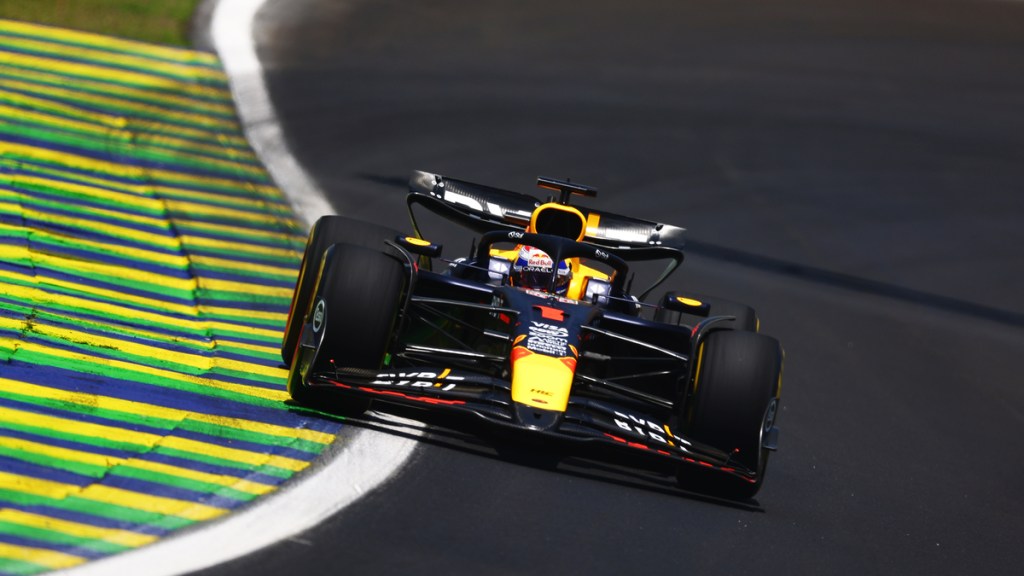 Max Verstappen, qualifiche Sprint con la Red Bull RB20 ad Interlagos, per il GP del Brasile.