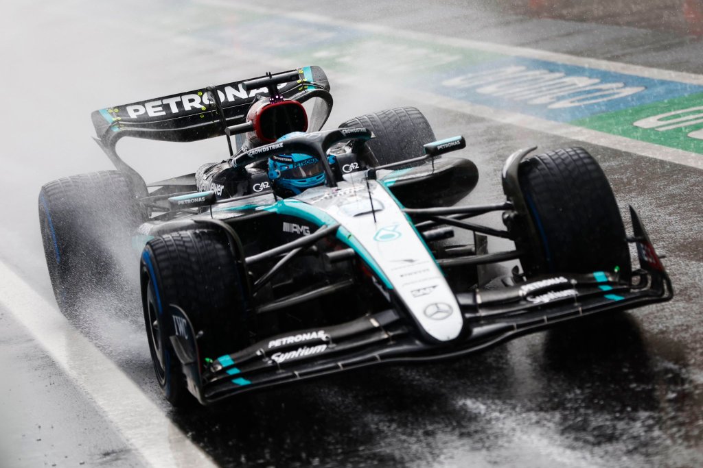 George Russell è salito inaspettatamente a podio in Azerbaijan, grazie a Perez e Sainz. Per il pilota inglese la fortuna di questo podio è la ricompensa degli sforzi del team.