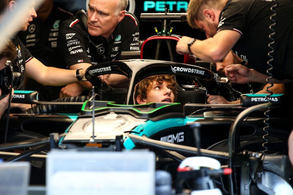 C'è una voce magica all'orecchio di Kimi Antonelli e non poteva non essere che Peter Bonnington, il "Bono" di Hamilton.
