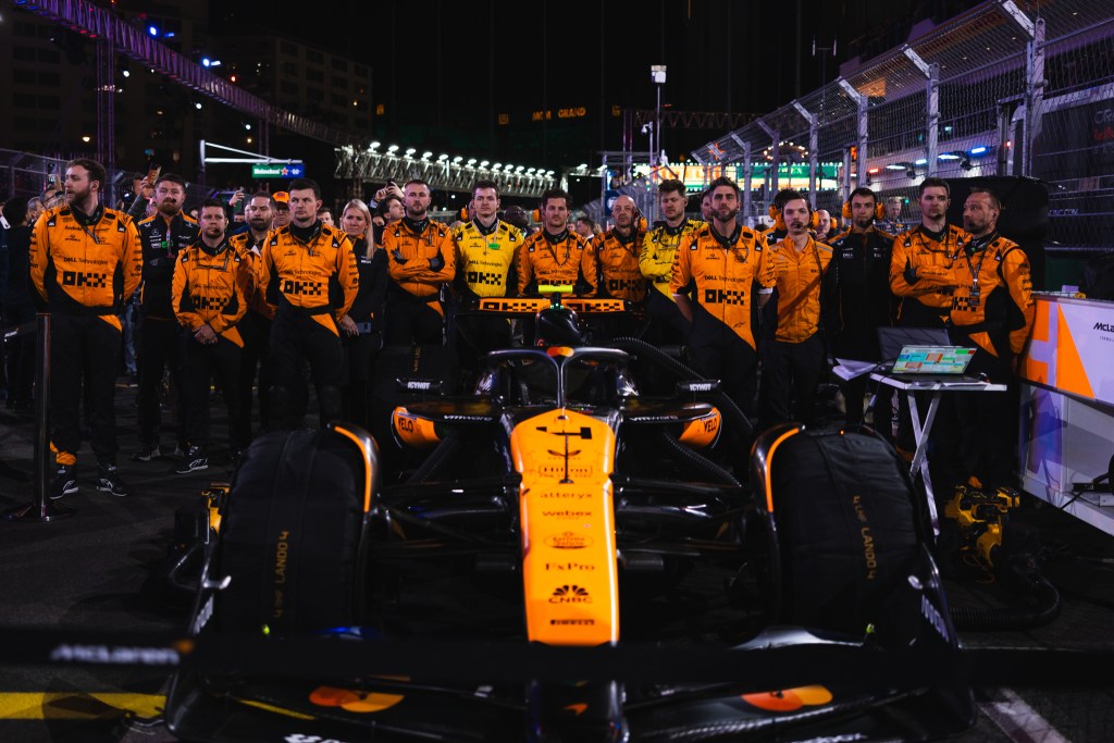 Norris respinge le critiche sulle modifiche all’ala posteriore, sottolineando i progressi di McLaren e puntando a un 2025 da protagonista fin dall’inizio.