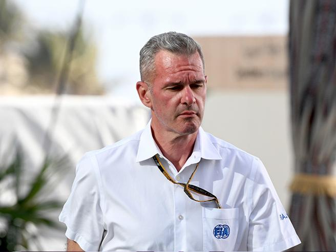 La recente decisione della FIA di rimuovere Niels Wittich dal ruolo di direttore di gara di Formula 1, annunciata all’inizio della settimana, ha suscitato numerose critiche.