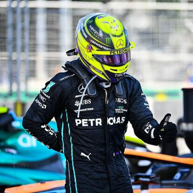 Hamilton deluso dopo le qualifiche sprint del Gran Premio di San Paulo. Problemi, anche al manto stradale, per un anonimo 11esimo posto.