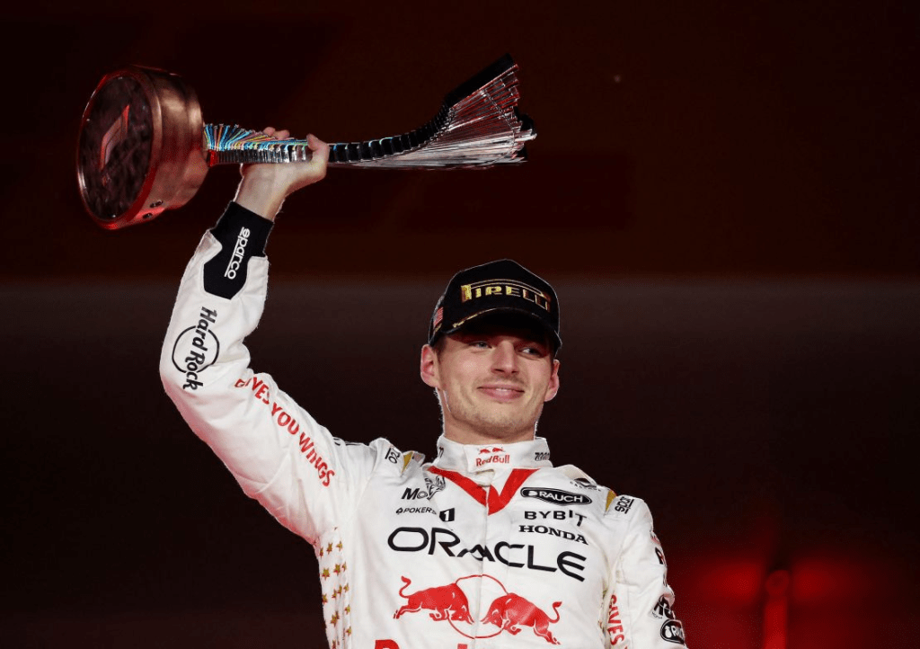 Max Verstappen ha identificato la gestione degli pneumatici come uno degli aspetti chiave per il successo al Gran Premio di Las Vegas, in programma nelle fredde temperature notturne del deserto del Mojave. 