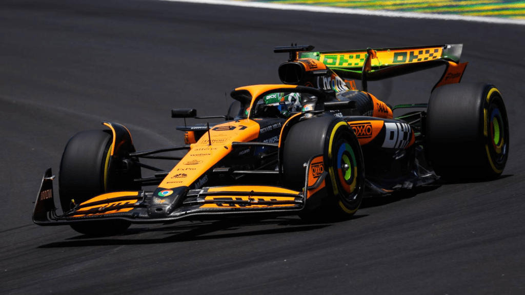 Oscar Piastri ha dichiarato che non è più relegato a un ruolo di supporto all'interno della squadra McLaren, ora che le speranze di Lando Norris di vincere il campionato piloti sono quasi completamente sfumate.