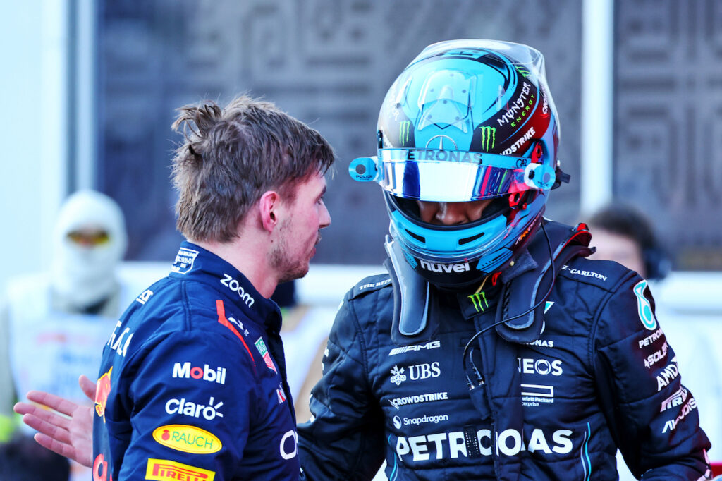 George Russell, pilota della Mercedes, ha recentemente analizzato il fattore cruciale che ha permesso a Max Verstappen di conquistare il suo quarto titolo consecutivo nel Campionato del Mondo di Formula 1.