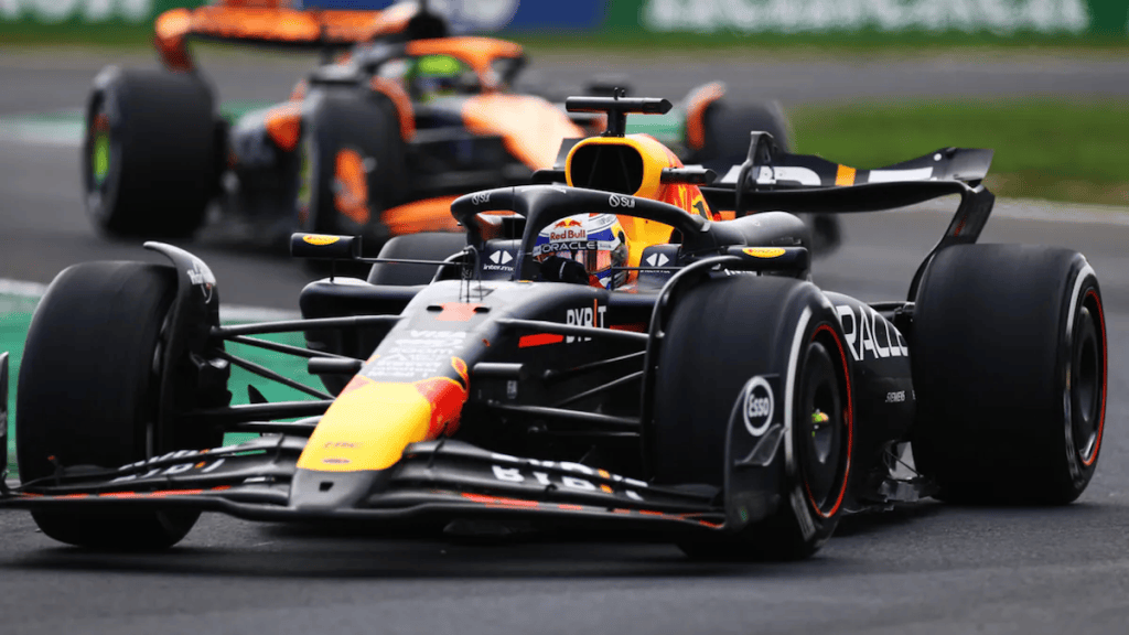 Il weekend di Monza 2024 ha segnato il momento più difficile della stagione per Red Bull, una fase in cui il dominio della squadra sembrava svanire e il quarto titolo mondiale di Max Verstappen era tutt'altro che garantito. 