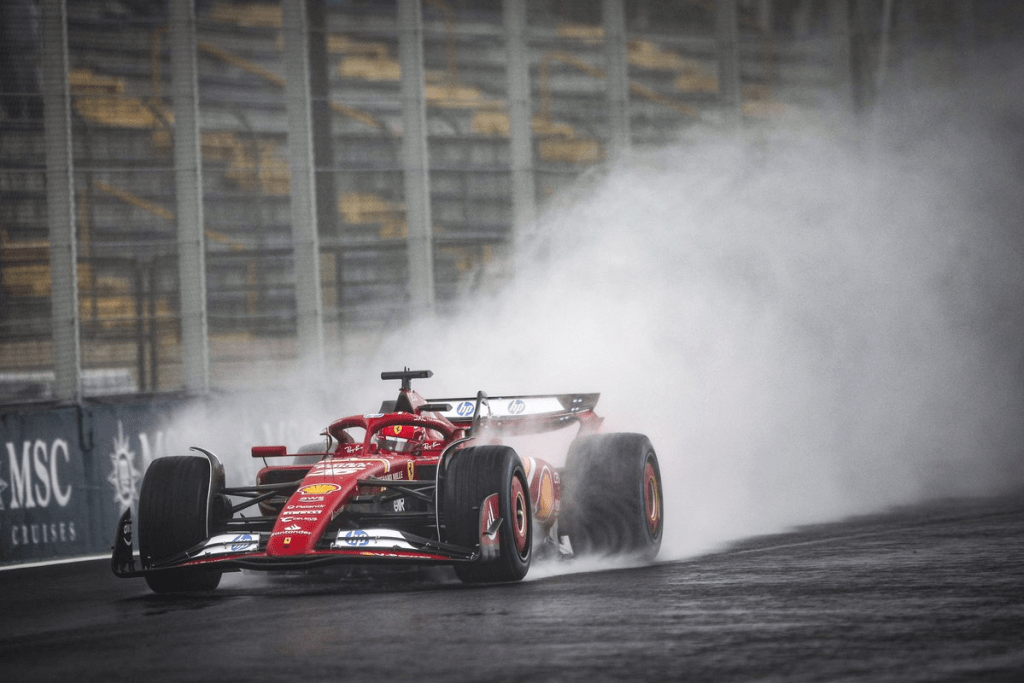 Fred Vasseur vede il bicchiere mezzo pieno per la Ferrari, spiegando che il mondiale non è compromesso e che a Las Vegas andrà meglio. 