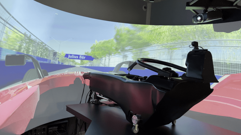Il team Nissan Formula E stringe una partnership con Dynisma per un simulatore di gara personalizzato. L'obiettivo è essere competitivi.
