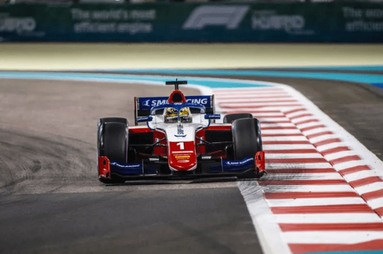 Robert Shwartzman con Prema nel 2021.