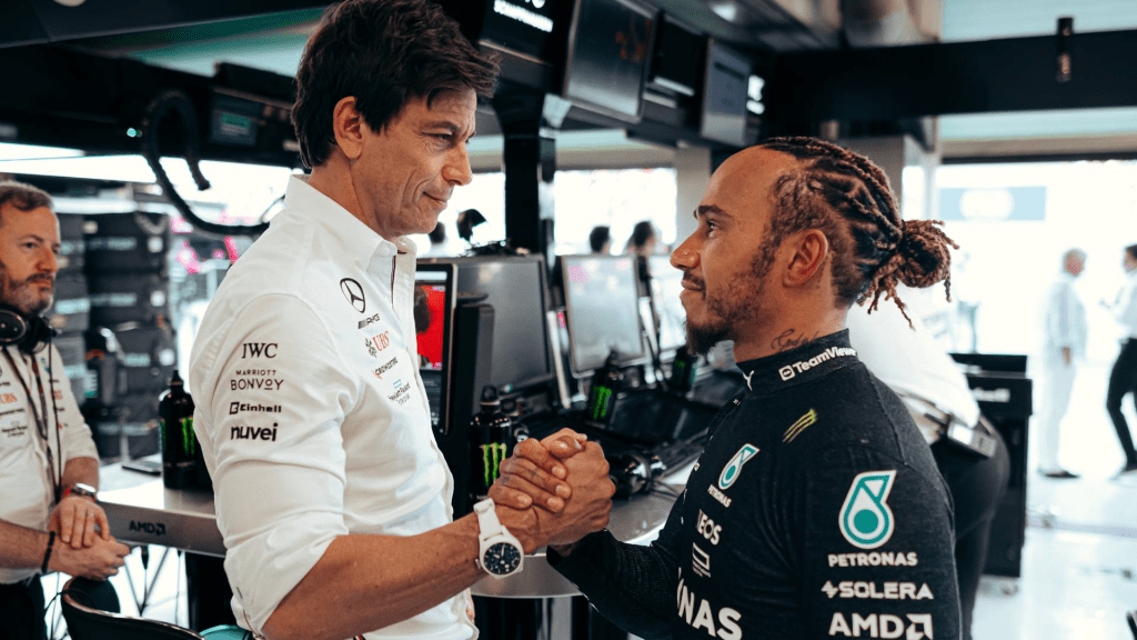 Toto Wolff spiega che l'addio di Lewis Hamilton sia stato una sorpresa, che non gli ha permesso di ingaggiare piloti come Leclerc e Norris.