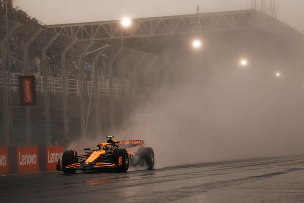 Lando Norris in difficoltà nel diluvio di Interlagos