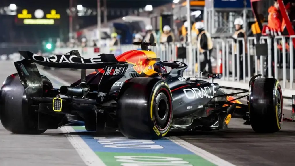Verstappen a bordo della RB20 a Las Vegas