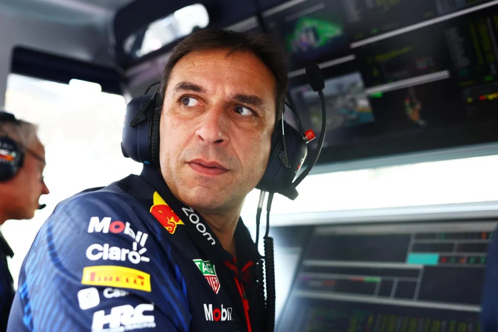 La stagione di Formula 1 sta per concludersi, e per il team Red Bull è tempo di riflessioni. Dopo aver dominato nel 2023, conquistando entrambi i titoli con 21 vittorie su 22 gare, quest’anno la squadra di Milton Keynes si avvia a chiudere al terzo posto nel campionato costruttori. Il commento di Wache...