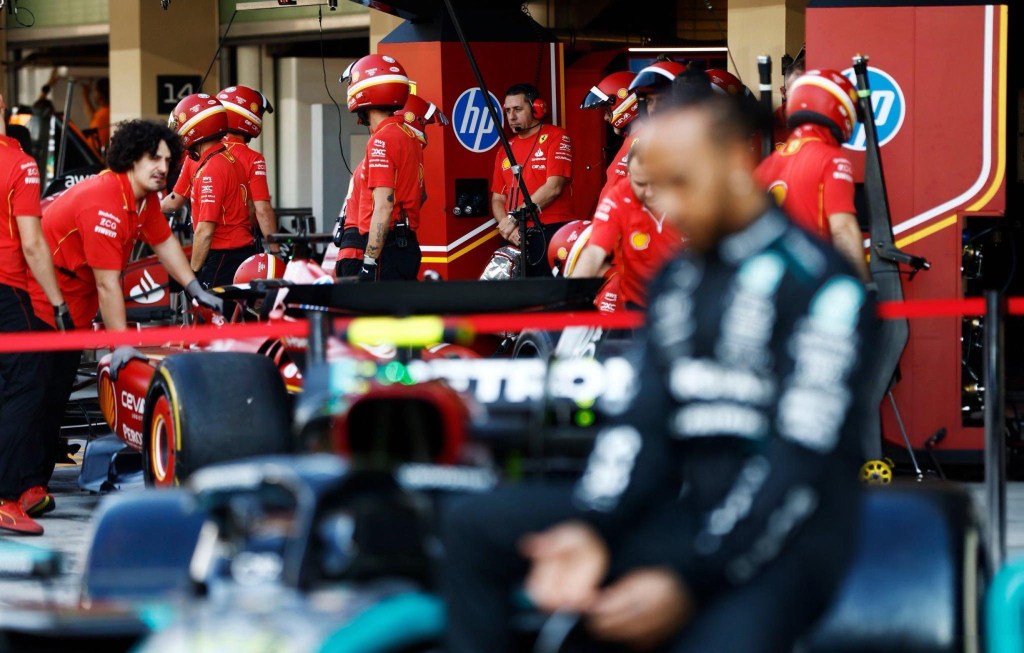 Per Lewis Hamilton è arrivato il momento di dire addio alla Mercedes. Molti sono i ricordi e le emozioni condivisi che sono destinati a rimanere nel tempo, ed è con un velo di malinconia e con un sorriso che il pilota racconta le sue emozioni.