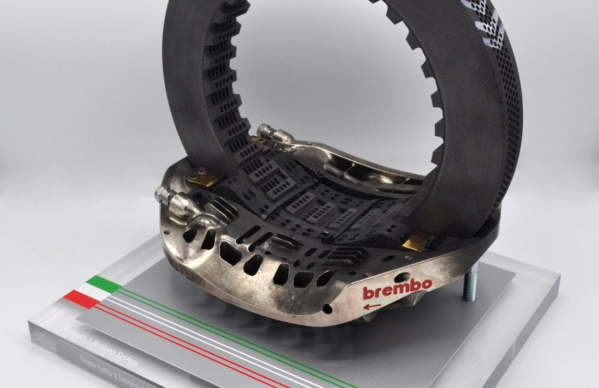 Museo-Nicolis-Pinza-e-Disco-Freno-Brembo-Ferrari-SF90-F1-ph.-Museo-Nicolis-21