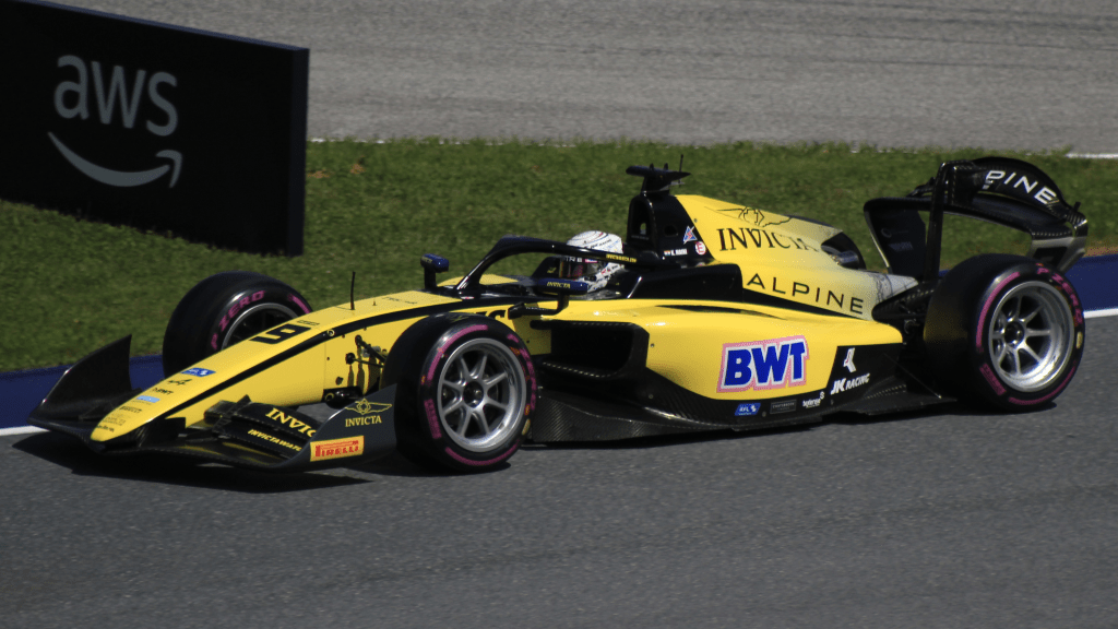Il pilota dell'Alpine Academy Kush Maini è passato in DAMS per disputare la sua terza stagione di Formula 2 nel 2025.