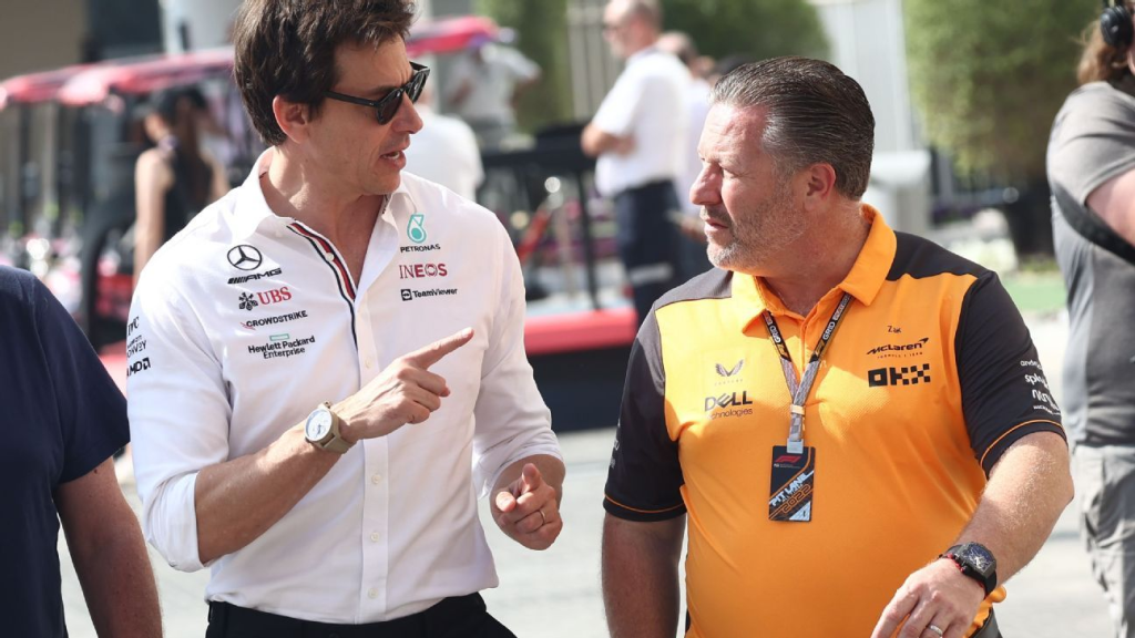 Toto Wolff critica duramente la FIA, accusandola di star danneggiando la Formula 1. La spaccatura tra team e Federazione è sempre più netta.