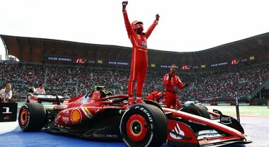 Dalla passione alle lacrime, dalle sfide alle critiche: ecco i quattro anni di Carlos Sainz insieme alla Scuderia Ferrari.