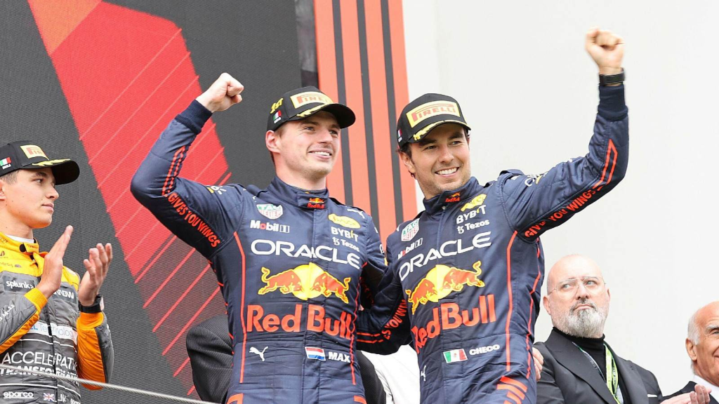 Sergio Perez ha elogiato il suo compagno di squadra Max Verstappen, definendo il 2024 la "migliore stagione" del tre volte campione del mondo con Red Bull. Secondo il pilota messicano, il "più grande passo" compiuto da Verstappen durante i loro quattro anni insieme è avvenuto fuori pista.