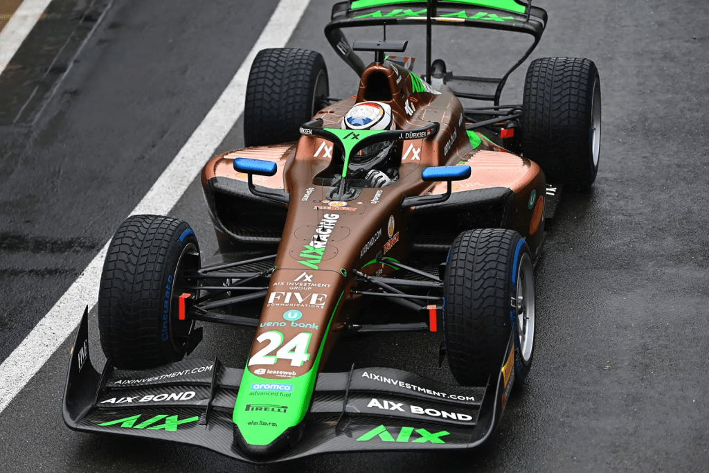 Joshua Duerksen continuerà a gareggiare in Formula 2 per la seconda stagione con l'AIX Racing nel 2025, dopo aver ottenuto due vittorie nella sua stagione da esordiente.