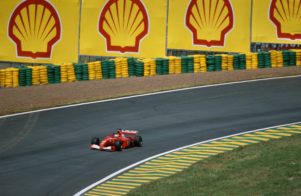 Rubens Barrichello ha cercato più volte la vittoria del Gran Premio del Brasile ad Interlagos, pista di casa per il brasiliano. Nel corso  della sua carriera in F1 però non ci è mai riuscito, né con Ferrari, né con Jordan, Honda, Williams, Stewart e Brawn GP. Una vera e propria maledizione per l'idolo di casa.