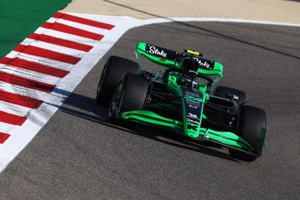 Dopo tre stagioni in Formula 1 con Sauber, Zhou Guanyu si prepara a lasciare la griglia con 68 partenze, 16 punti e un miglior risultato di ottavo posto.