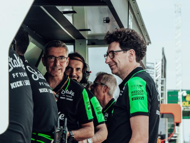 Mattia Binotto, ex team principal della Ferrari, si trova ora ad affrontare una nuova sfida alla guida delle operazioni di Formula 1 di Audi, che debutterà nel campionato nel 2026.