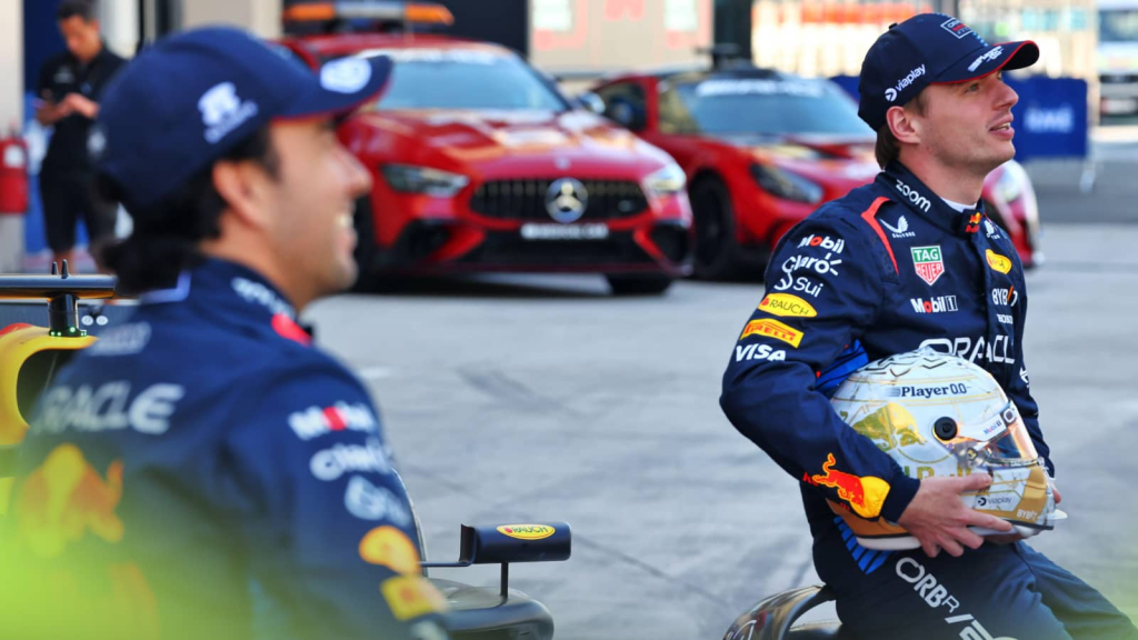 Il dominio di Max Verstappen in Formula 1, pur straordinario, sta rivelando un lato oscuro per la Red Bull, secondo Martin Brundle. Il commentatore di Sky Sports F1 ha dichiarato che il team di Milton Keynes sta "pagando il prezzo" per avere un talento così eccezionale nella propria scuderia.