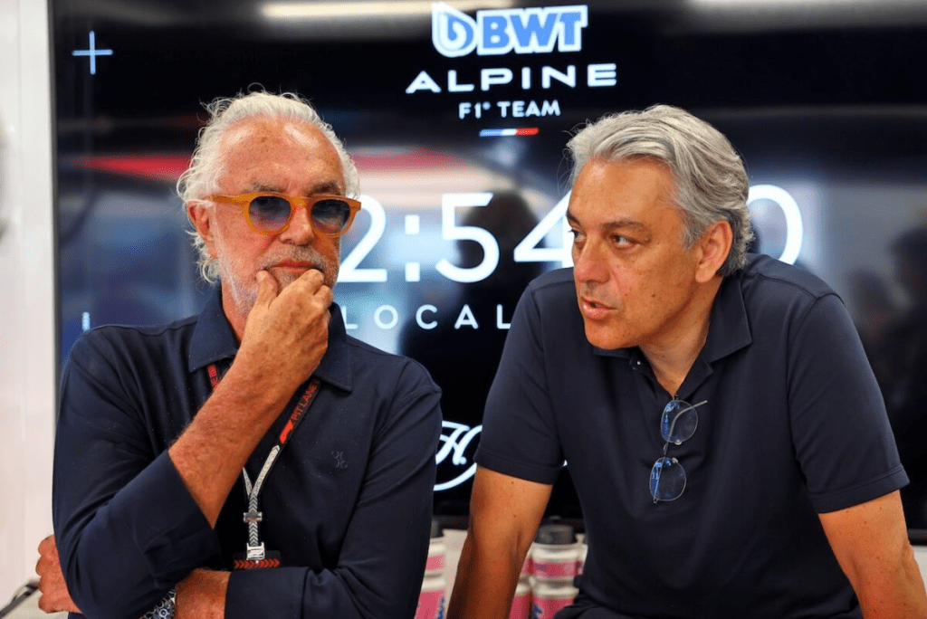 Flavio Briatore, consulente esecutivo di Alpine, ha fissato obiettivi ambiziosi per il team di Enstone. 