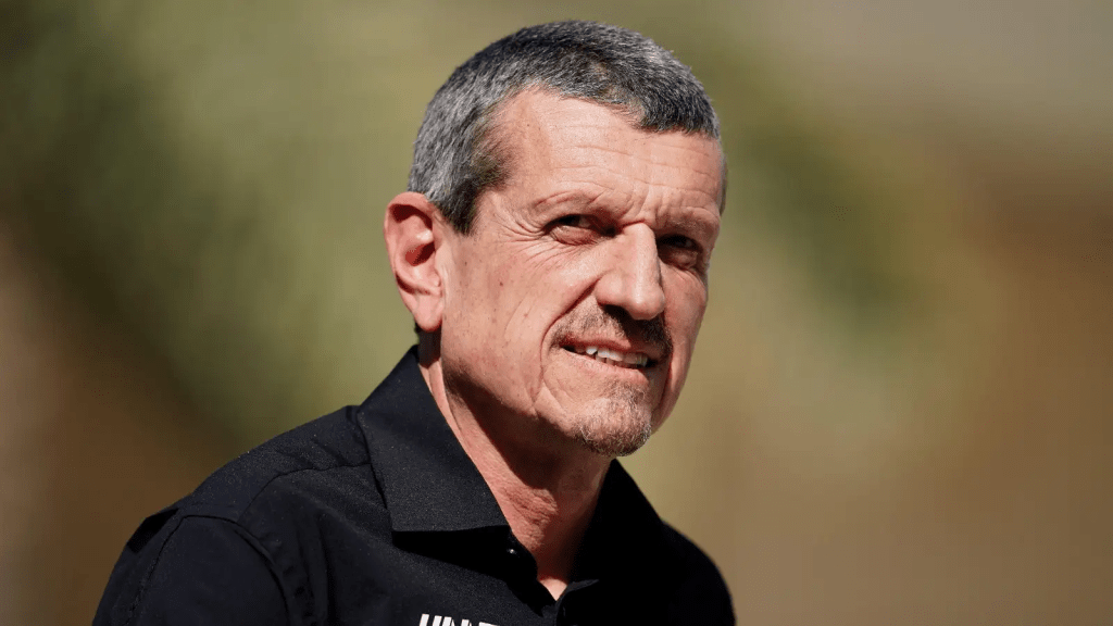 Guenther Steiner, ex team principal della Haas F1, ha sempre suscitato opinioni forti grazie alla sua personalità schietta e senza filtri, resa celebre dalla serie Netflix Drive to Survive.