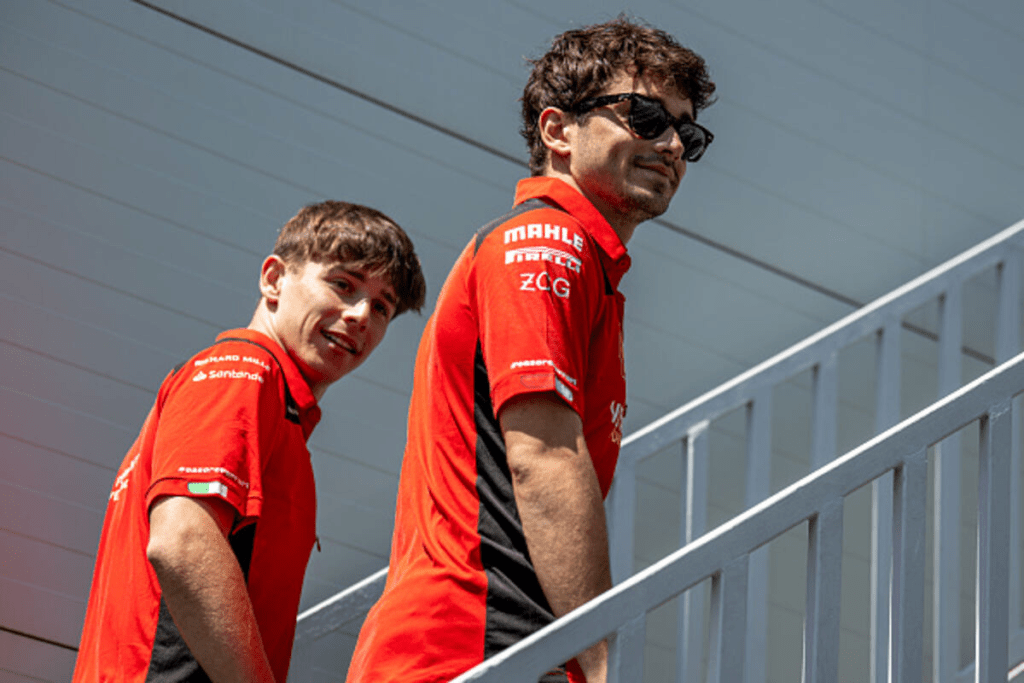 Nella prima sessione di Prove Libere, Charles Leclerc dividerà il box con un compagno di squadra molto speciale: suo fratello Arthur.