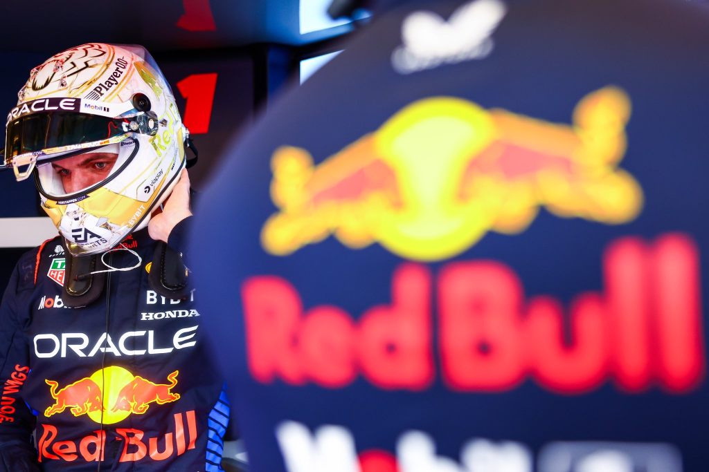 Max Verstappen ha abbassato le aspettative per il Gran Premio di Abu Dhabi, ultima tappa della stagione 2024, dopo una prima giornata complicata sul circuito di Yas Marina.