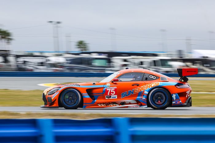 Tandy (Porsche) e Kobayashi (Cadillac) al top in GTP, Gounon e Kirchhöfer guidano tra i GT nella sessione notturna a Daytona.