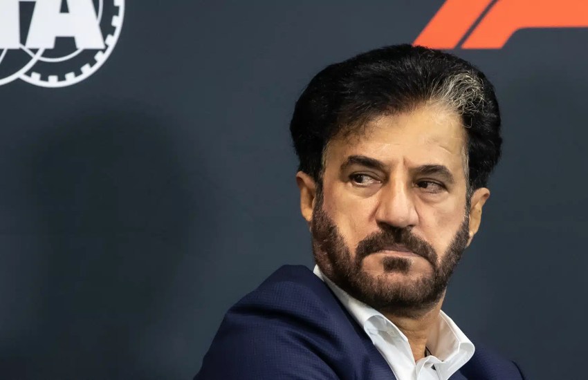 Il presidente della FIA, Mohammed Ben Sulayem, ha respinto con ironia e fermezza le pesanti accuse lanciate dal suo rivale alla presidenza, Tim Mayer, definendolo “disconnesso dalla realtà della FIA”.