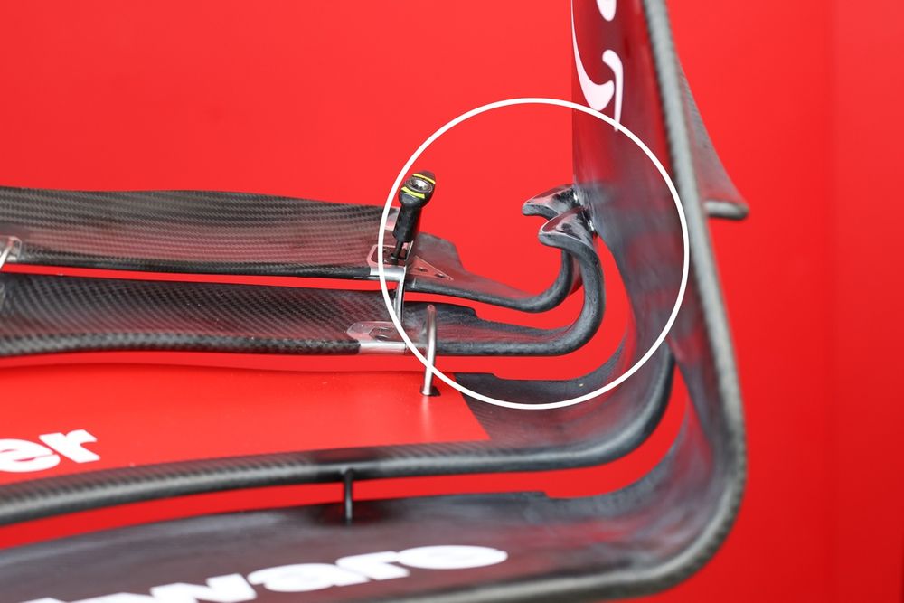 Modifiche al punto di giunzione tra upperflap ed endplate sulla Ferrari